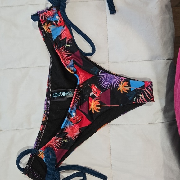 ADICORA 2 Pieces Swimsuit Size S - Picture 5 of 5